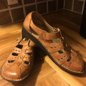 Alegria by PG Lite weight Size 8 Women’s comfy brown leather sandals ❣️.   NWOT